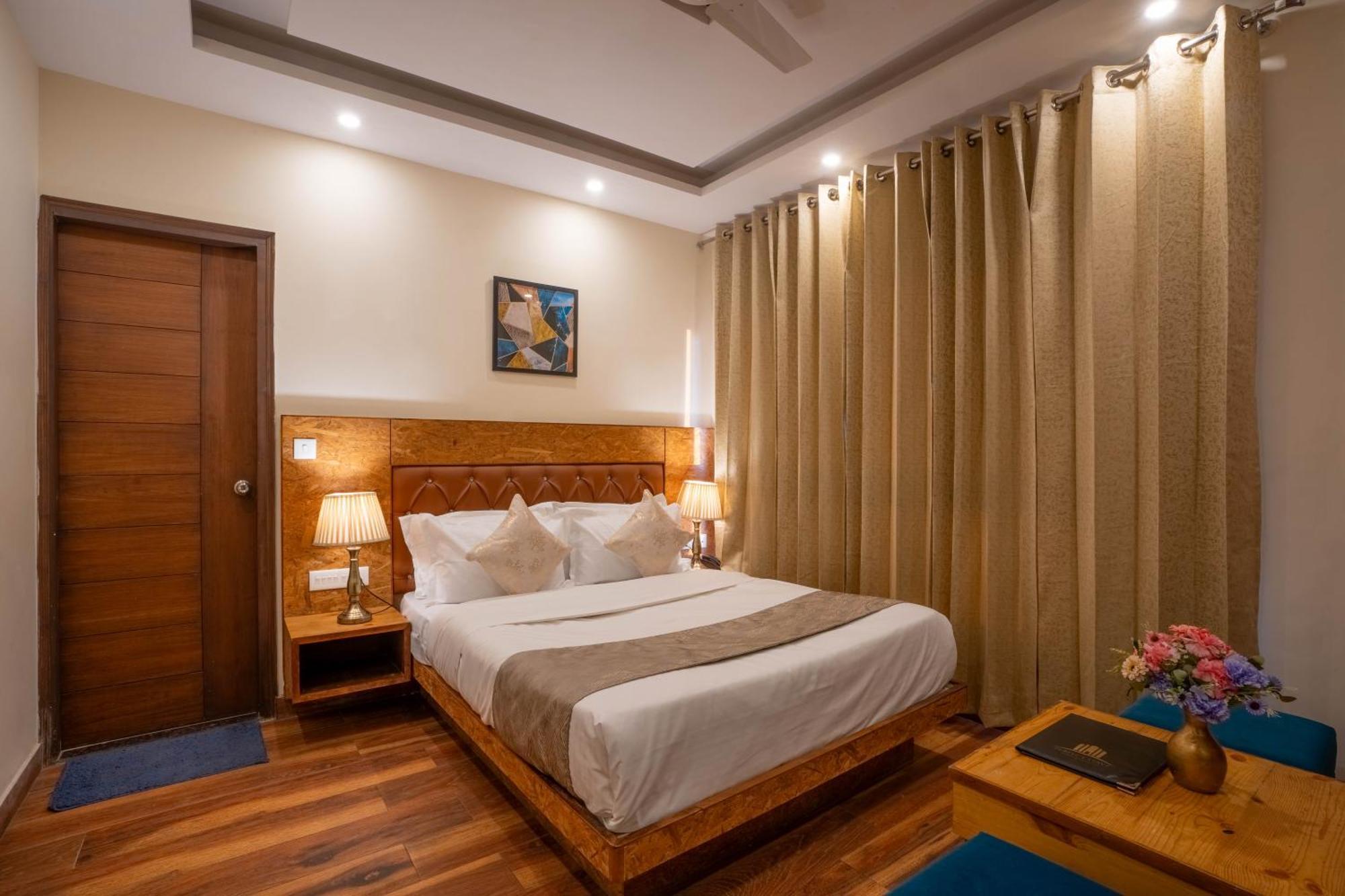 Perfectstayz Vista 5 Min Walk To Mall Road Мусори Екстериор снимка